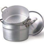 PENTOLA CUOCIVERDURA COUSCOUS CON COPERCHIO E CASSERUOLA PER COTTURA A VAPORE CON MANICATURA INOX CM 32 H 21 LT 12